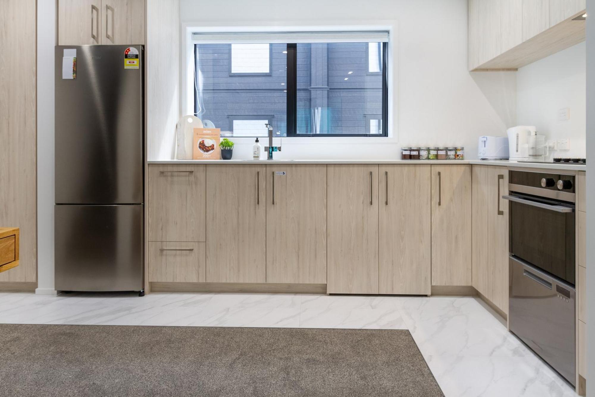Luxury Living: 2-Bedroom Retreat In Christchurch Buitenkant foto