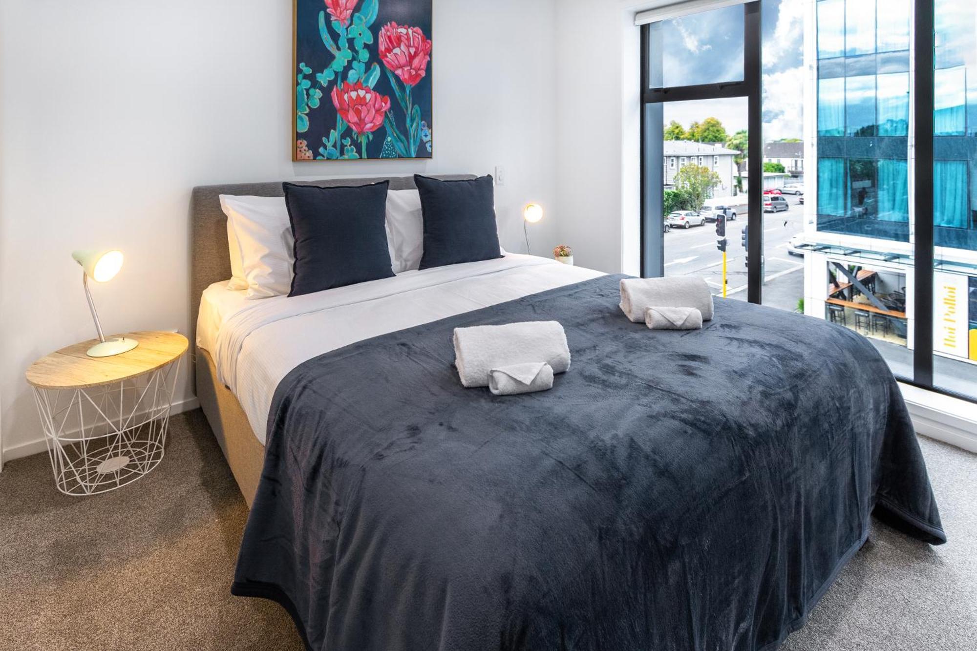 Luxury Living: 2-Bedroom Retreat In Christchurch Buitenkant foto